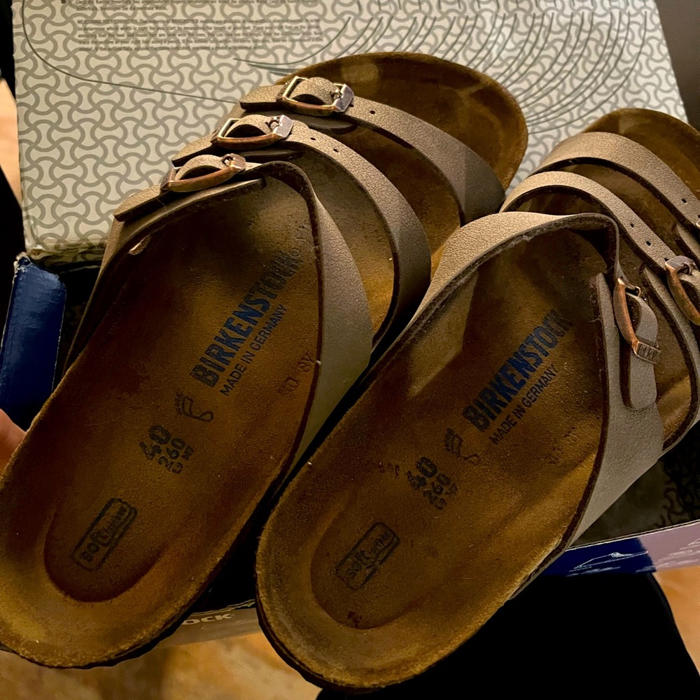 Birkenstock leather Sandles men’s 7 or woman’s 9